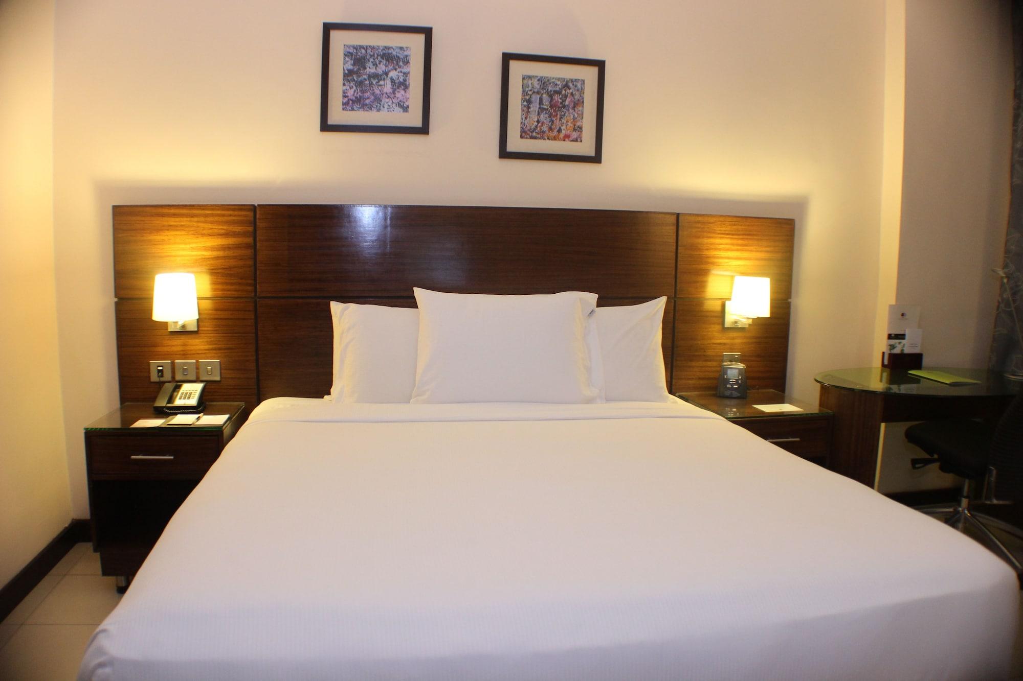 โรงแรมดับเบิ้ลทรี บายฮิลตัน อากาบา อคาบา ภายนอก รูปภาพ A room at the hotel