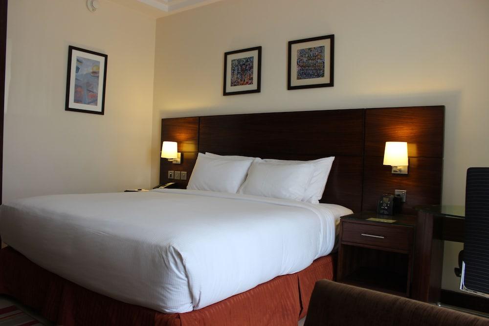 โรงแรมดับเบิ้ลทรี บายฮิลตัน อากาบา อคาบา ภายนอก รูปภาพ A bedroom at the hotel