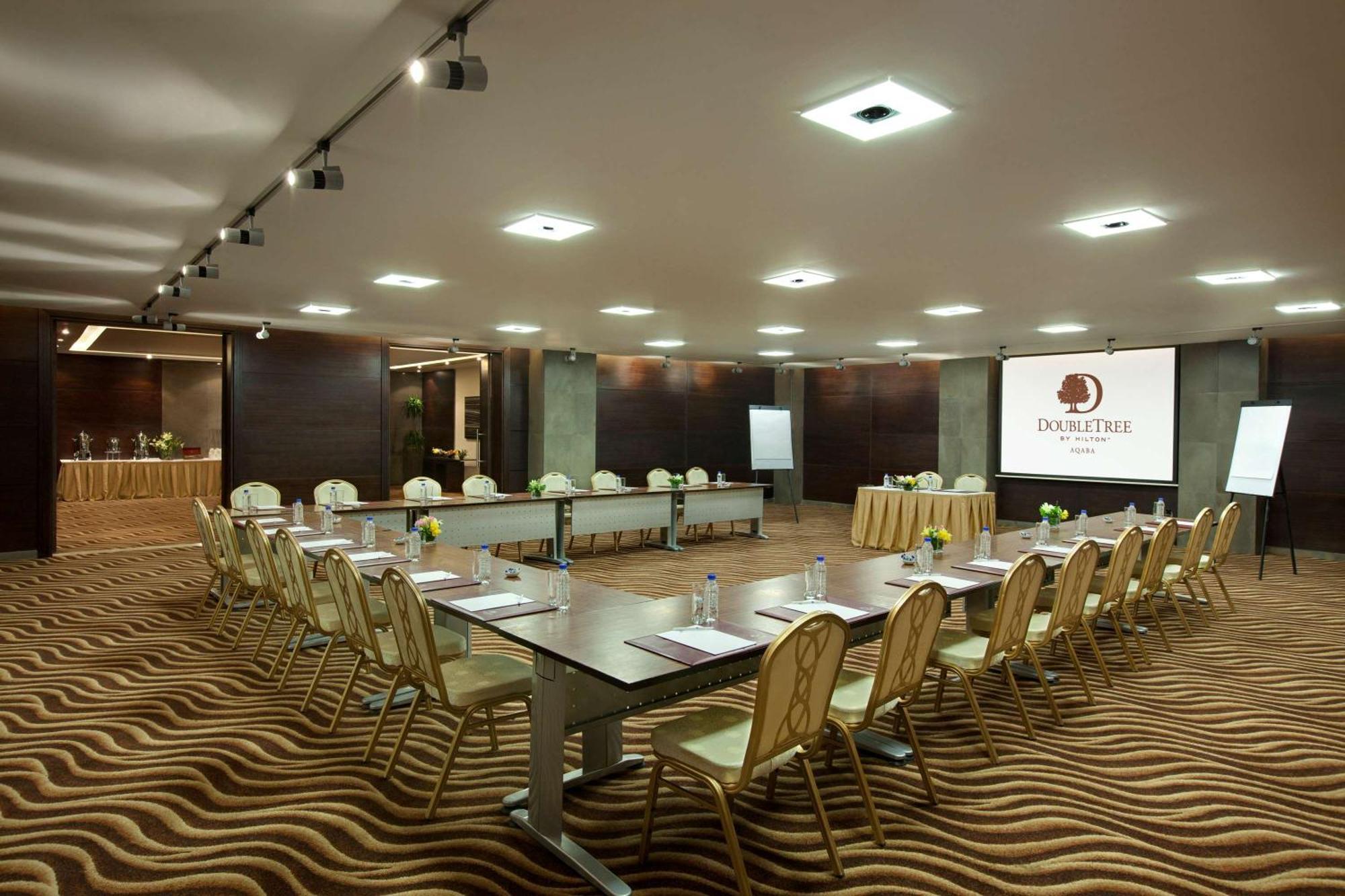 โรงแรมดับเบิ้ลทรี บายฮิลตัน อากาบา อคาบา ภายนอก รูปภาพ Meeting room