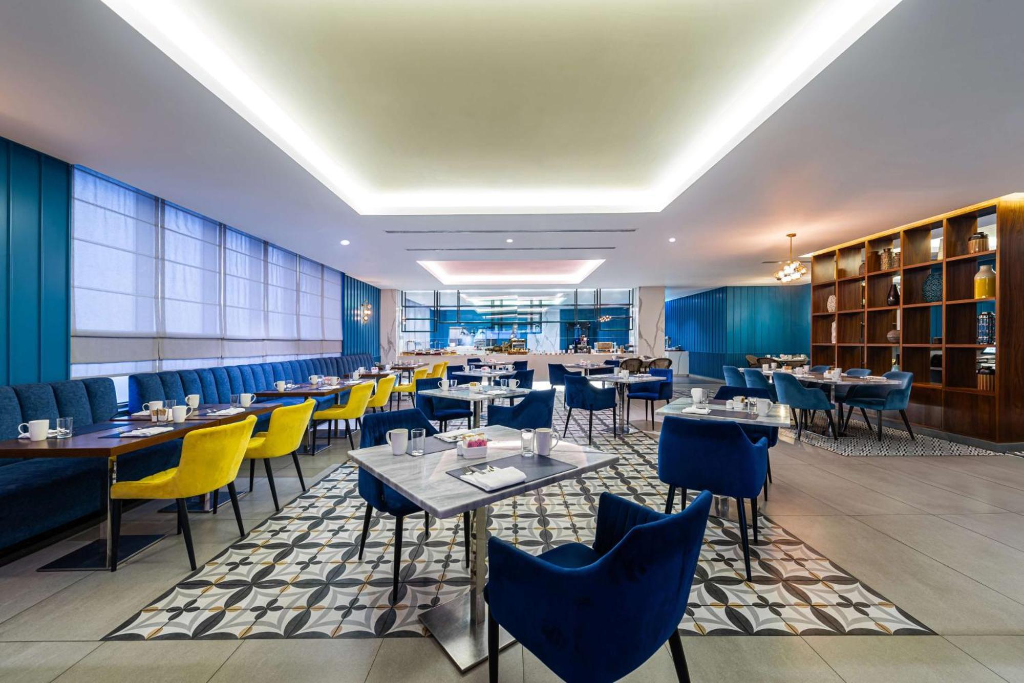 โรงแรมดับเบิ้ลทรี บายฮิลตัน อากาบา อคาบา ภายนอก รูปภาพ The lounge at London Heathrow Airport